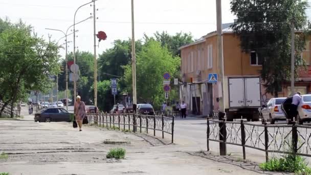 Malé město na Urale, ve kterém byli popraveni příbuzní ruského císaře. — Stock video