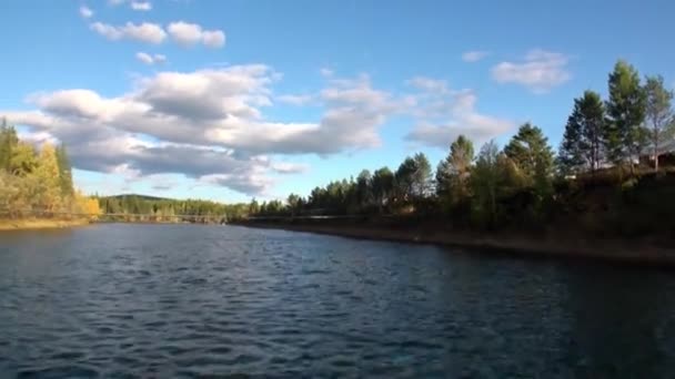 Sibirya Rusya 'nın ıssız taygasında Lena Nehri' nin güzel doğası.. — Stok video