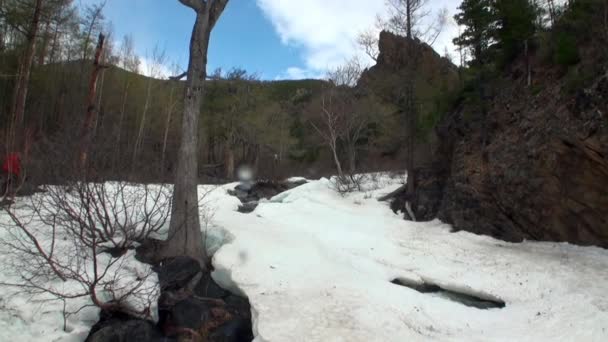 Mountainous coast and smooth stones closeup under clean water of Lake Baikal. — Stock Video