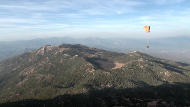 Oludeniz Parapente de la montagne Babadag près de la ville Fethiye . — Video