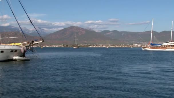 Hafen der Freizeitboote, Boote und Yachten. — Stockvideo