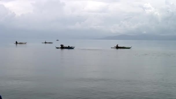 Fishermen catch fish in water of South China Sea in Republic of Philippines. — Stock Video