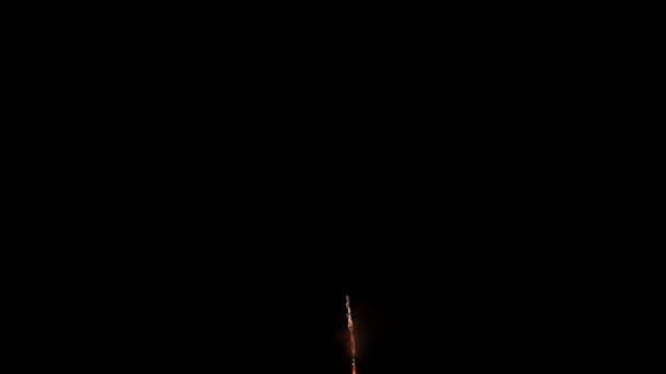 Festival vuurwerk element op zwarte achtergrond om een set van groeten te maken. — Stockvideo