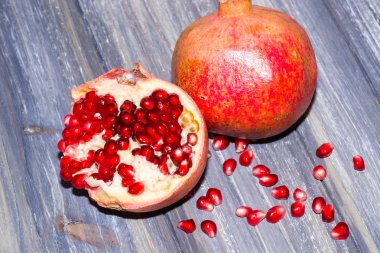 Garnet closeup ahşap üzerinde