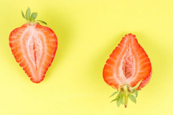 Strawberries on wooden — Stock Photo, Image