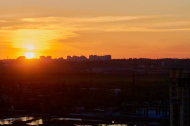Rusya'da şehirde günbatımı ben