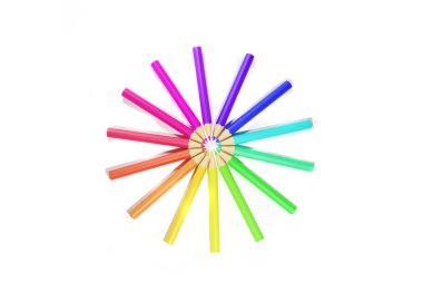 3D işlemeli renkli kalemler yerleştirildi