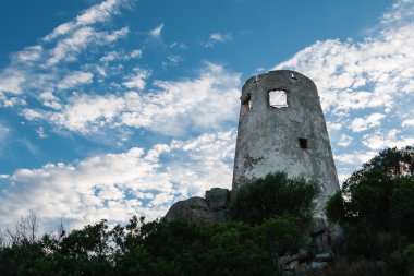 Sarina Sahili 'nde Italya 'da Saracen Kulesi