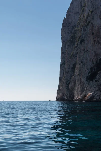 Sardenha Litoral: Rochas e falésias perto do mar, Itália — Fotografia de Stock