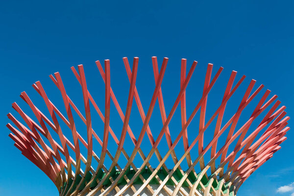 Wooden Curved Structure: Building with Modern Architectural Desi