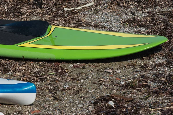 Πίνακες καθορισμένοι για Stand up Surfing στην παραλία — Φωτογραφία Αρχείου