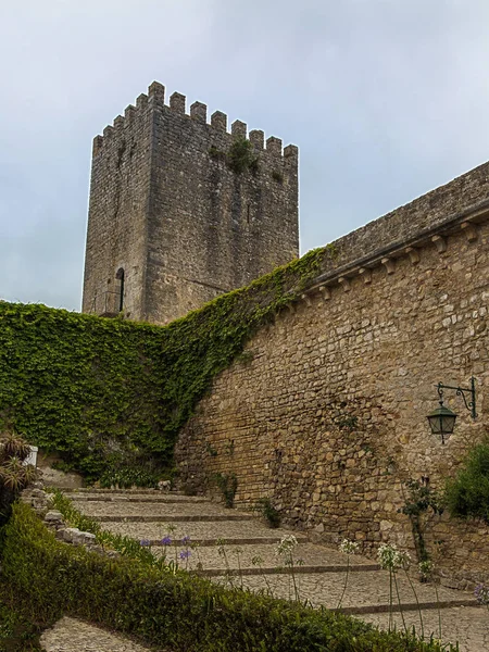 Středověký hrad a stěny v Obidos vesnici v Portugalsku — Stock fotografie