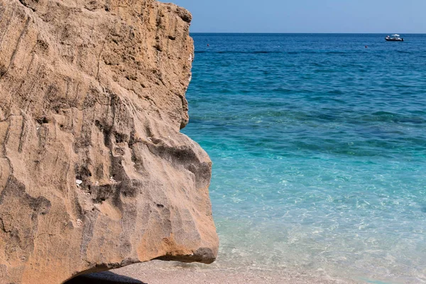 Cliffs in Sardinia Island near Turquoise Sea, Italy — Stock Photo, Image