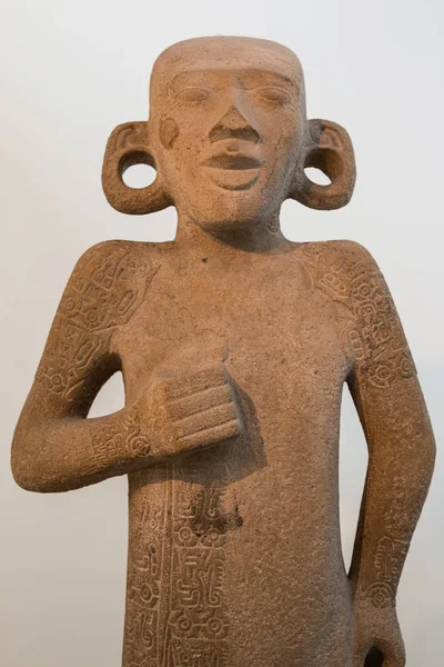 Maya kulak deliği olan Meksika heykelinden taş — Stok fotoğraf
