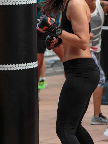 Young Girl in Black Sportswear: Fitness Boxing Workout with Punc — Stock Photo, Image