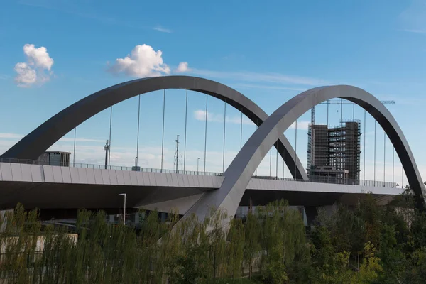 Modern Şehir Köprüsü yakın iş merkezi