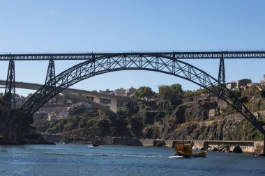 Portekiz, Porto 'daki Douro Nehri üzerindeki Ponte do Infante Köprüsü