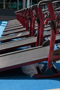 Doğrultusunda Modern koşu bandı grubu