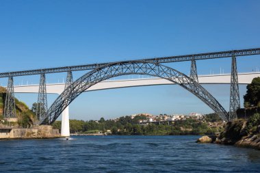 Portekiz, Porto 'daki Douro Nehri üzerindeki Ponte do Infante Köprüsü