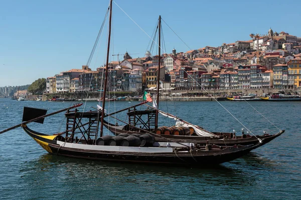 Tradycyjnej łodzi Rabelo na brzegu rzeki Douro - Porto, — Zdjęcie stockowe