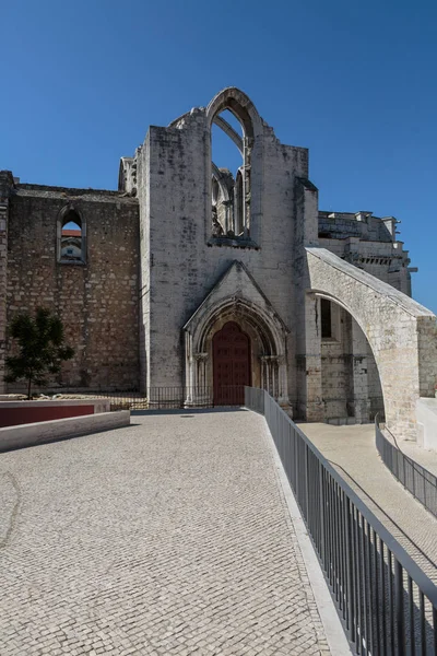 A Carmo kolostor, történelmi épület, Lisszabon, Portugália — Stock Fotó