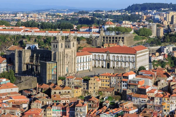 Hermoso horizonte de Oporto - azoteas y centro de la ciudad, Portugal — Foto de Stock