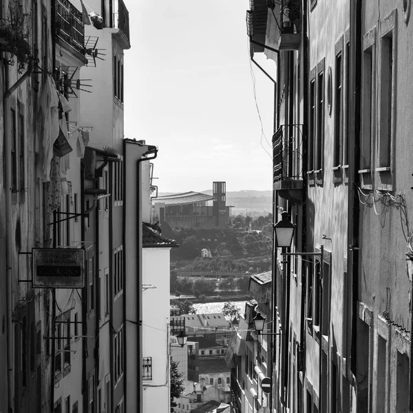 Old Narrow Street en la ciudad portuguesa de Coimbra —  Fotos de Stock