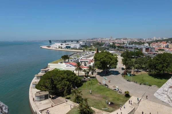 Lizbon Belem Kulesi Tagus Nehri Portu üzerinde havadan görünümü — Stok fotoğraf