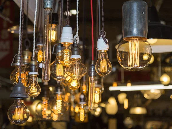 Grupo de Lâmpadas Elétricas Vintage com Filamento Incandescente — Fotografia de Stock