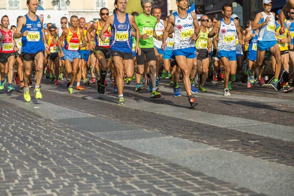 Parma, italien - september 2016: marathonläufer in der stadt — Stockfoto