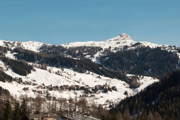 Munți cu zăpadă în Europa: Dolomiți Alpi vârfuri pentru sporturile de iarnă — Fotografie, imagine de stoc
