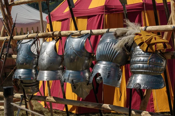 Hanged Metallic Armors in Line in front of Red and Yellow Tent — Stock Photo, Image