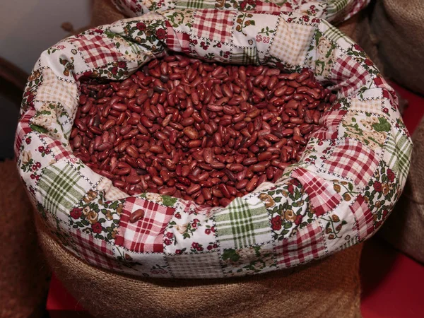 Red Beans inside Jute Sack for Sale at Market — Stock Photo, Image