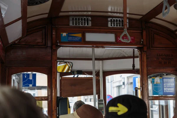 Типовий громадських Лісабон трамваї в приміщенні — стокове фото