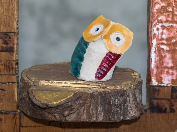 Handmade Colorful Wooden Owl Figurine on Trunk — Stock Photo, Image