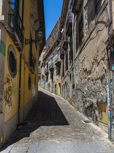 Typical Narrow Street in Portugal — Stock Photo, Image