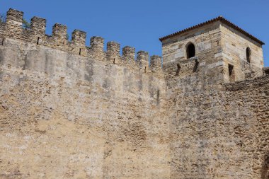 Lizbon Sao Jorge Kalesi: havadan görünümü: tipik ve renkli Portekizce evleri
