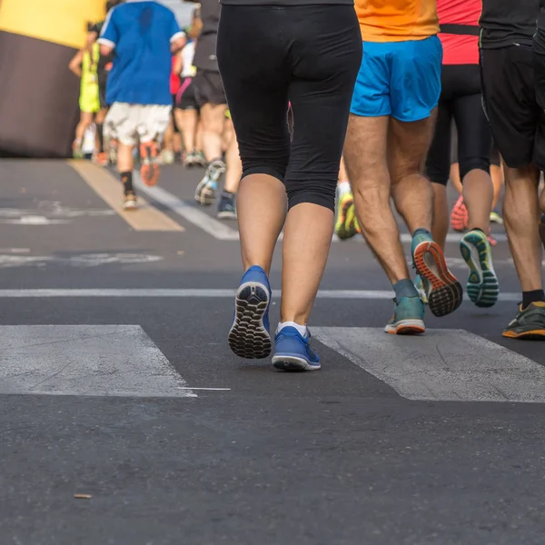 Mensen lopen in de stad marathon — Stockfoto