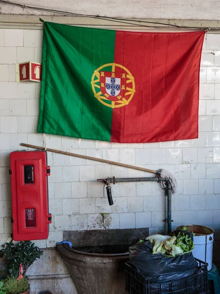 Portekiz Bayrağı Beyaz Karo Duvarın Içinde Antika Bolhao Pazarı Porto — Stok fotoğraf