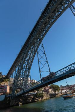 Oporto, Portekiz-Temmuz 2016: Porto, Portekiz Douro Nehri üzerinde Dom Luis ı Köprüsü