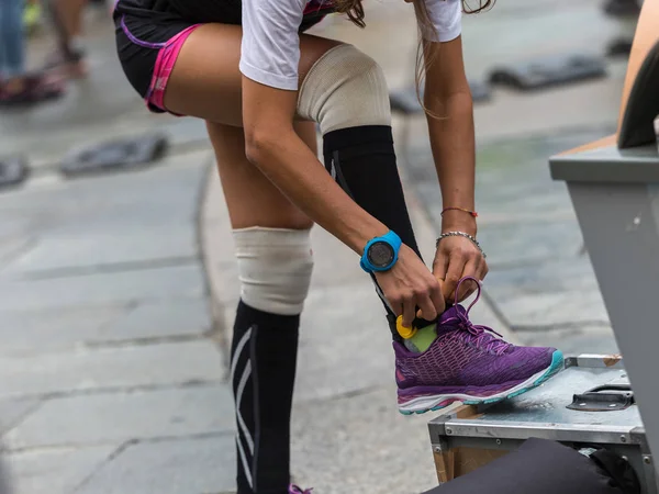Girl Wearing Sports Clothes and Shoes Before City Marathon — Stock Photo, Image