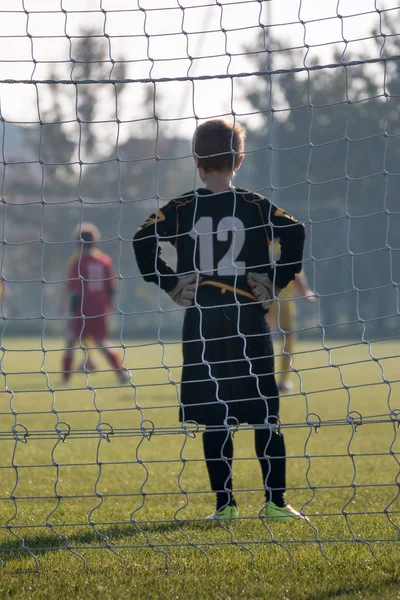 Little Soccer Player: Goalkeeper with Gloves in front of Goal — Stock Photo, Image