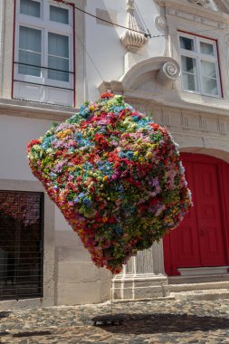 Küp yapay çiçek, kentsel Street Art Lizbon, Portekiz 
