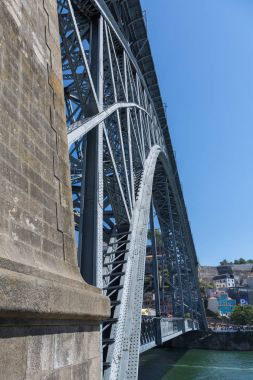 Porto, Portekiz Douro Nehri üzerinde köprü Dom Luis yan görünüm