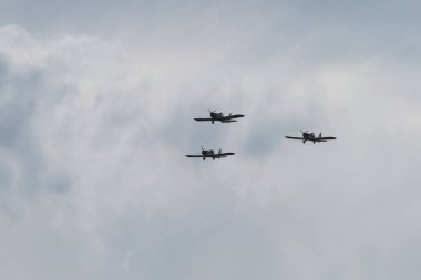 Üç uçak Airshow üzerinde uçan performans, beceri ve takım çalışması