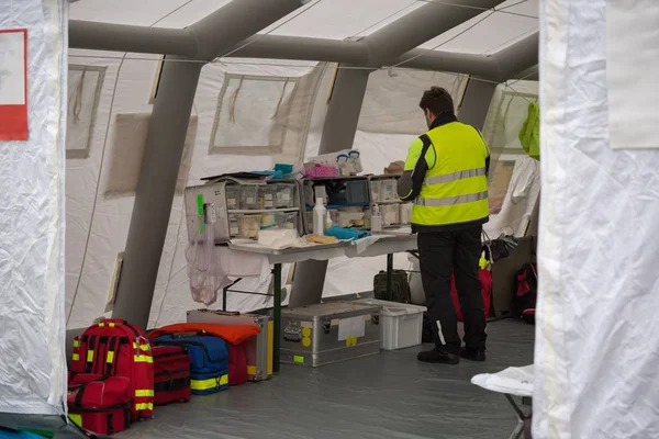 Medical Doctor Check for Medical Supplies inside Temporary Rescue Control Centre Tent — Stock Photo, Image