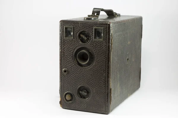 Oude Vintage Box Camera op witte achtergrond — Stockfoto