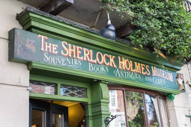 Londra, Birleşik Krallık - Haziran 2019 Sherlock Holmes Müzesi Tabelası 221 Baker Caddesi, Londra