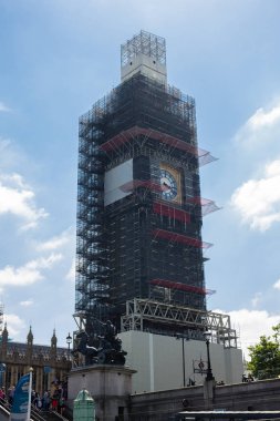 Elizabeth Tower, Big Ben ya da Saat Kulesi olarak da bilinir, 2019 'da restorasyon altındaki kule, Londra