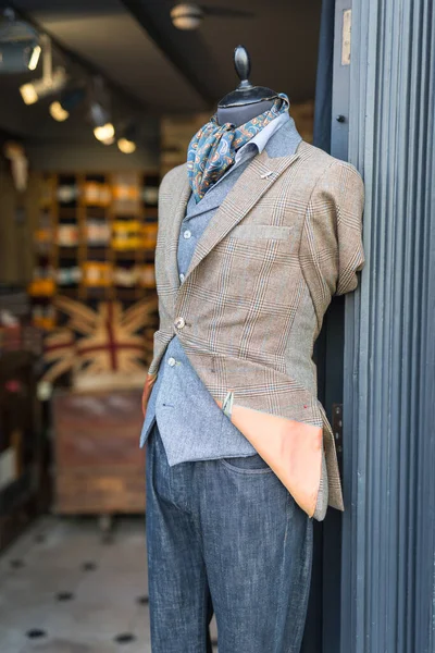 Men 's Mannequin Dressed in a Casual and Elegant Style with Jacket, Scarf and Jeans in London Fashion Shop — стоковое фото